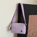 Petit sac bandoulière en nylon violet clair avec sangle réglable et logo M en métal - Violet