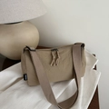 Borsa tote grande in nylon kaki con tracolla larga regolabile in stile street casual - Cachi
