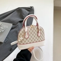 Borsa a conchiglia patchwork bianca con motivo monogram vintage e tracolla bianca - Bianco
