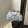 Sac rétro bleu clair avec broderie papillon 3D et poignée en métal doré chic - Bleu