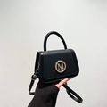 Schicke schwarze Handtasche mit Litschi-Textur und goldener M-Schnalle - Schwarz