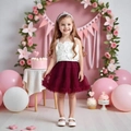 Détail du haut blanc à fleurs 3D et jupe tutu en tulle bordeaux pour petites filles - Haut Blanc Et Jupe Bordeaux / 100cm-4Y