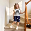 Dettaglio canotta a righe con scollo a V e pantaloncini di jeans per bambina con ricamo a stelle - 90cm-3Y / Top a Righe e Pantaloncini di Jeans (SH5048-SH5143)