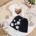 Détail de l'ensemble été fille avec haut à manches bouffantes cœur et short denim fleuri - 90cm-3Y / Style Floral Cœur