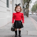 Ensemble fille avec pull en maille côtelée rouge et jupe plissée en PU noir chic - Rouge / 100cm-4Y