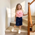 Dettaglio top rosa con fiore 3D e gonna di jeans con tasche a cuore per bambina - 90cm-3Y / Rosa