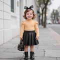 Ensemble fille avec haut côtelé jaune gingembre et jupe plissée en simili cuir noir - Orange / 100cm-4Y