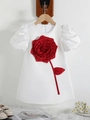 Weißes Blumenmädchenkleid mit Puffärmeln, Perlenakzenten und einer großen roten 3D-Rose - Weiß / 90cm-3Y