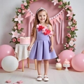 Detailansicht der 3D-Blumendekoration am lila ärmellosen Prinzessinnenkleid für Mädchen - 90cm-3Y / Lavendel