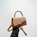 Modische braune PU-Handtasche mit gewebter Klappe und silbernem Herz-Metallverschluss - Braun