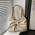 Borsa tote beige con grande fiocco e texture plissettata in stile minimalista - Beige