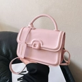 Mini borsa quadrata rosa con manico e etichetta alla moda in ecopelle opaca di qualità - Rosa