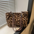 Borsa tote alla moda in peluche leopardato con catena dorata e tracolla in pelle - Marrone
