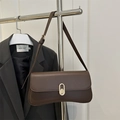 Borsa a spalla marrone rettangolare con fibbia dorata e tracolla regolabile - Marrone