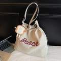 Borsa tote crema con stampa Beach bordeaux e simpatico ciondolo a forma di toast morbido - Con Ciondolo / Bianco