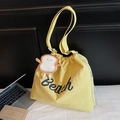 Gelbe Nylon-Kordelzugtasche mit Beach-Print und süßem Toast-Plüsch-Anhänger - Mit Anhänger / Gelb