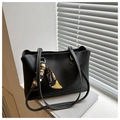 Borsa tote nera con cuciture a contrasto bianche e dettaglio foulard in seta decorativo - Nero