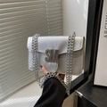 Borsa a tracolla argento metallizzato con logo SM in strass e catena in argento - Argento
