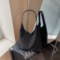Bolso media luna de ante negro con diamantes de imitación brillantes y correa fina - Estilo Diamantes de Imitación Negro / Negro