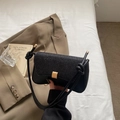 Elegante borsa a tracolla baguette nera con patta di paillettes e fibbia dorata - Nero