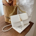 Borsa quadrata bianca lucida con catena dorata e dettaglio lucchetto stile elegante - Bianco
