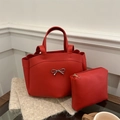 Sac seau rouge élégant avec breloque nœud argentée et pochette assortie - Ensemble de sacs à bandoulière / Rouge