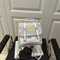 Witte en grijze rugzak met stippen, schattige kattenpatches en klinknageldetails - Wit