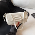 Minimalistische beige Schultertasche mit großer quadratischer Schnalle und glattem PU-Leder - Weiß