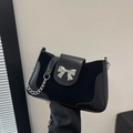 Borsa a sella nera in pelle opaca e scamosciata con chiusura a fiocco argento - Nero