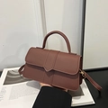 Sac à main en cuir marron avec coutures verticales et détails dorés pour le quotidien - Marron