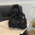 Sac bandoulière rétro noir matelassé avec anse plissée et cordon décoratif - Noir