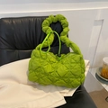 Sac à épaule vert citron matelassé avec anse plissée et texture nylon rembourrée - Vert