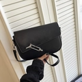 Borsa a tracolla minimalista in finta pelle nera con fibbia in metallo argento - Nero
