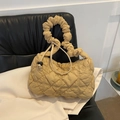 Gesteppte hellbeige Umhängetasche mit gerafftem Griff und gepolstertem Puffer-Design - Khaki