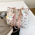 Borsa tote alla moda con motivi a cartoni animati, manici rosa e ciondolo a orsetto - Con Ciondolo / Rosa