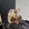 Modische Beuteltasche aus beigem Canvas mit braunem Lederbesatz und Kordelzug für Damen - Hellgrau