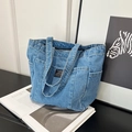Blauwe gewassen denim shopper met geweven label en zijzakken voor dagelijks gebruik - Denim Lichtblauw