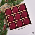 Set di 9 palline di Natale 10cm in velluto rosso scuro floccato con tappi dorati - Borgogna