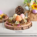 Nid de Pâques avec trois œufs colorés en feuille d'or sur socle en bois naturel - Style d'Œuf Perlé (EJ0087F)