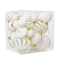 Set witte kerstballen met diverse texturen in een transparante geschenkdoos - crème