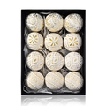 12-teiliges Set Weihnachtsbaumkugeln in Weiß und Gold geprägt in schwarzer Box - Gold