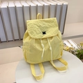Gelber Damen-Rucksack aus plissiertem Canvas mit Kordelzug-Klappe und Stickerei-Detail - Gelb
