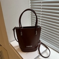 Sac seau marron foncé minimaliste en cuir lisse avec logo FASHION élégant en détail - Brun Foncé