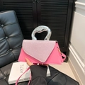Bolso rosa con solapa de diamantes de imitación brillantes y asa de metal plateado única - Rosa