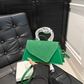 Bolso verde con solapa de brillantes y asa metálica plateada de diseño moderno - Verde