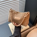 Borsa a spalla in velluto a coste kaki con tracolla annodata e toppa minimalista - Cachi