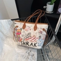 Borsa tote bianca con graffiti e tracolla marrone con simpatici disegni di orsi - Bianco