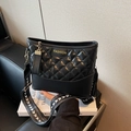 Bolso bandolera negro acolchado con correa ancha chic y adornos dorados de lujo - Negro