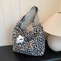 Canvas draagtas met luipaardprint, verstelbare riem en pluche hanger - Wit