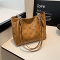 Borsa tote marrone classica con stampa monogramma vintage e tracolla a catena argento stile - Marrone